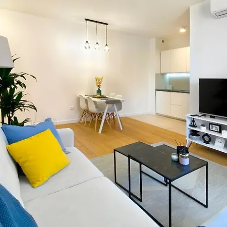 Apartment Riverfront Fortress